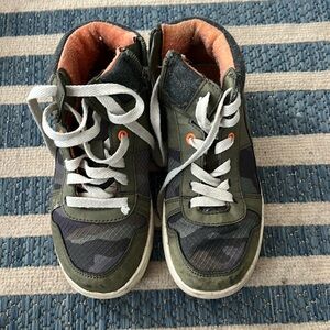 Boys boots cat and jack size 13